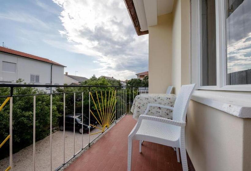 Pension (Hôtel basse catégorie) Apartments Ljubica Banjol