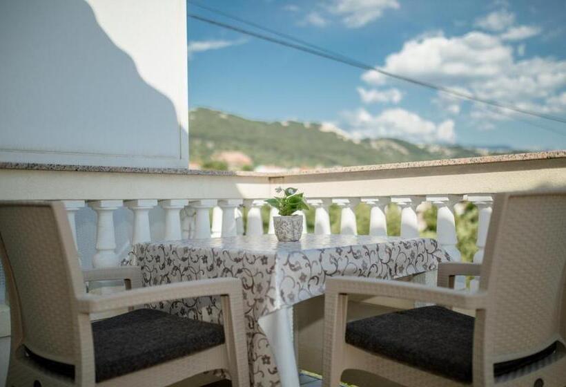 Pension (Hôtel basse catégorie) Apartments Ljubica Banjol