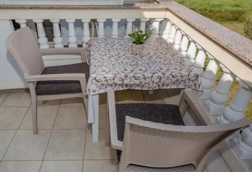 ペンション Apartments Ljubica Banjol