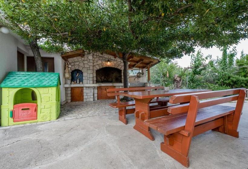 Pension (Hôtel basse catégorie) Apartments Ljubica Banjol