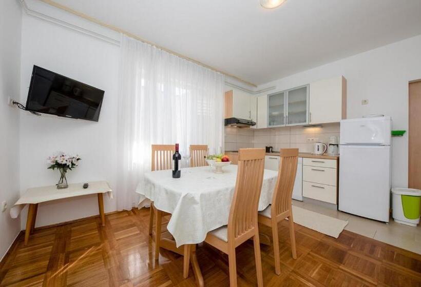 Pension (Hôtel basse catégorie) Apartments Ljubica Banjol