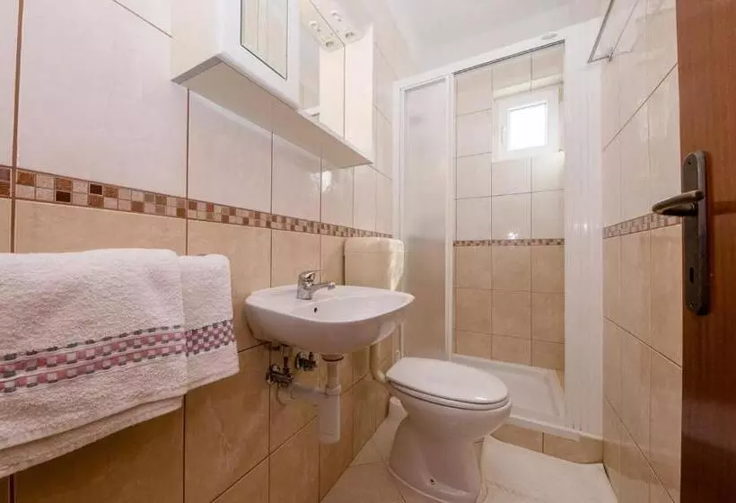 ペンション Apartments Ljubica Banjol