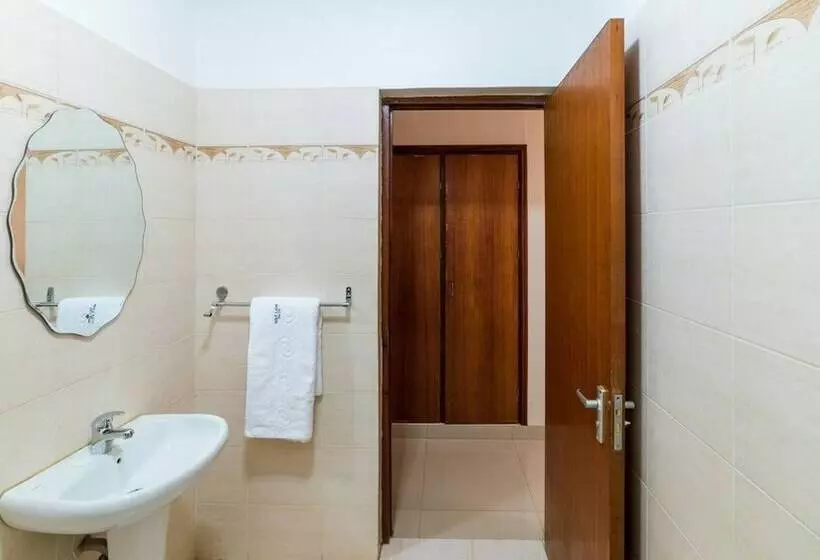 پانسیون Trendy Deluxe Single Rooms In Masaka   2