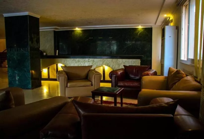 Boulevard Apartment