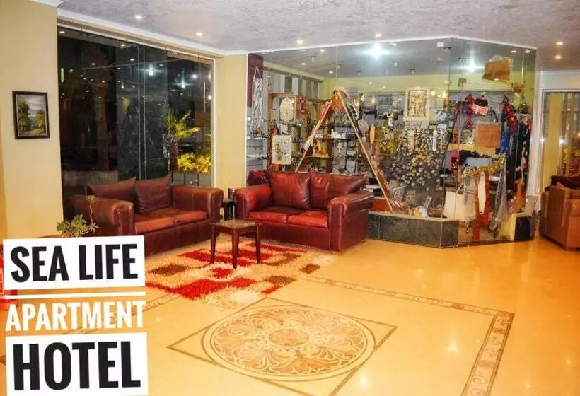 Boulevard Apartment