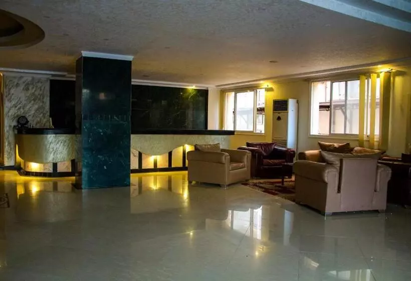Boulevard Apartment