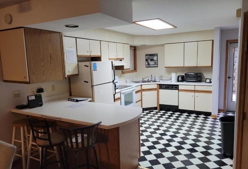 Condos At 530 E. Hiawatha