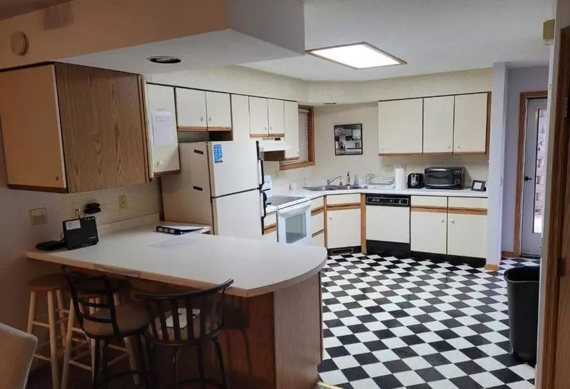 Condos At 530 E. Hiawatha