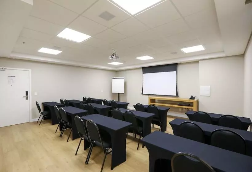 Hotelli Comfort Suites Sao Jose Do Rio Preto