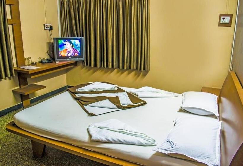 Hotel Girish Kolhapur