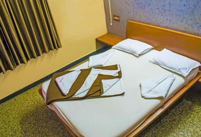 Hotel Girish Kolhapur