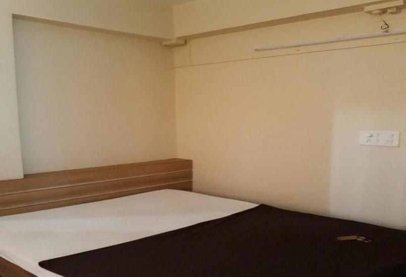 Hotel Girish Kolhapur