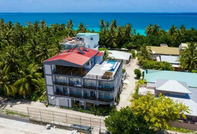 هتل Grand Beach Dhigurah