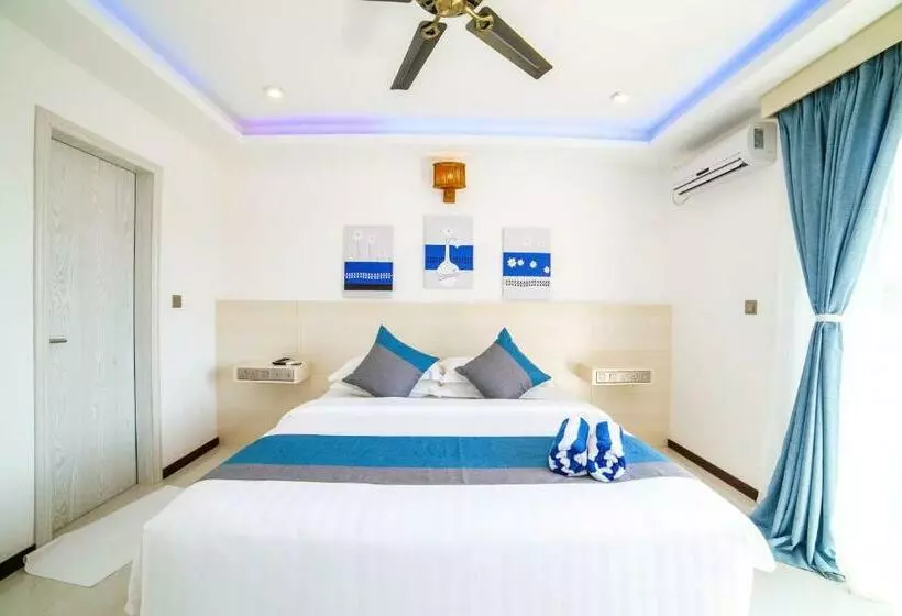 هتل Grand Beach Dhigurah