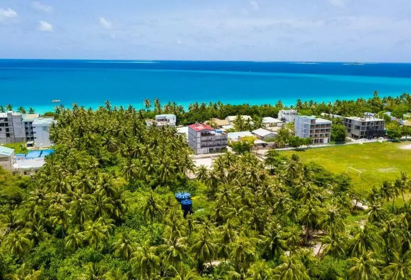 هتل Grand Beach Dhigurah
