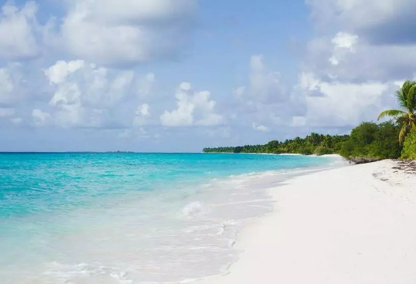 هتل Grand Beach Dhigurah
