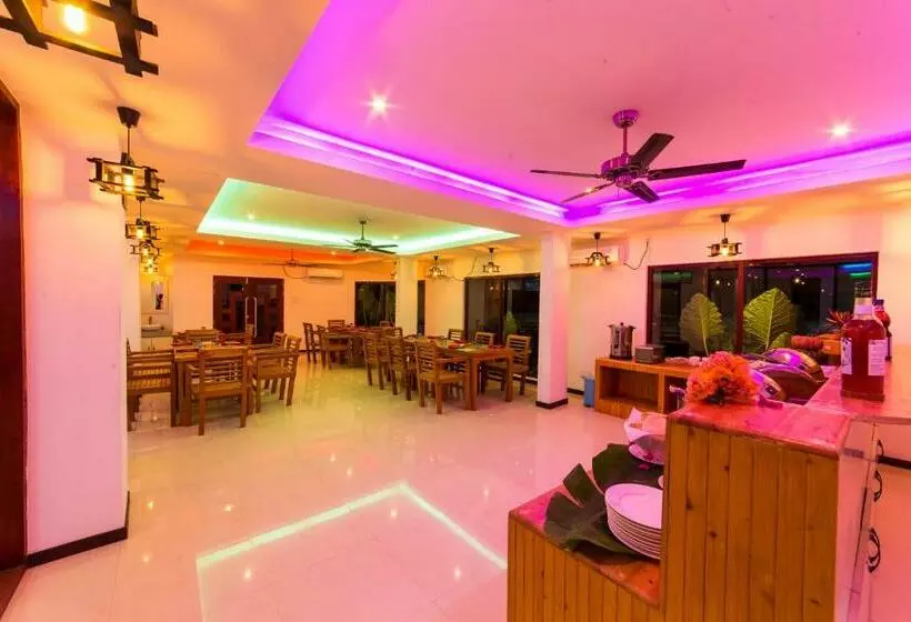 هتل Grand Beach Dhigurah