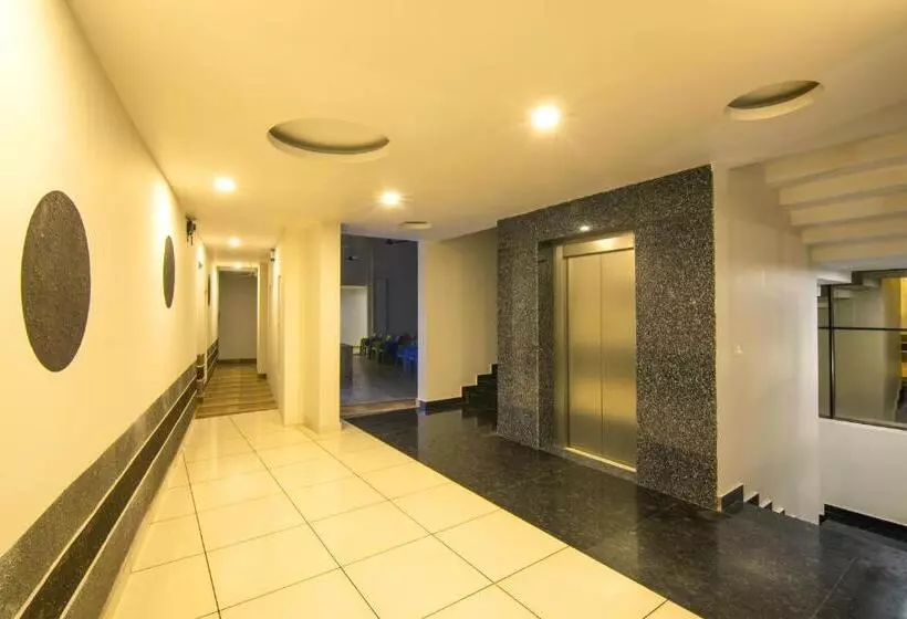 Hotelli Oaks Residency