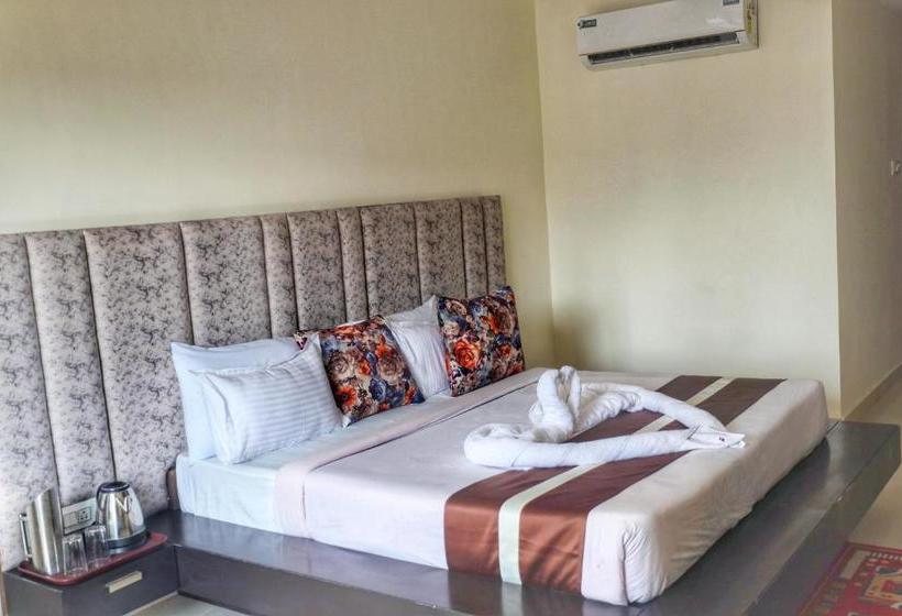 בית מלון כפרי Red Coral