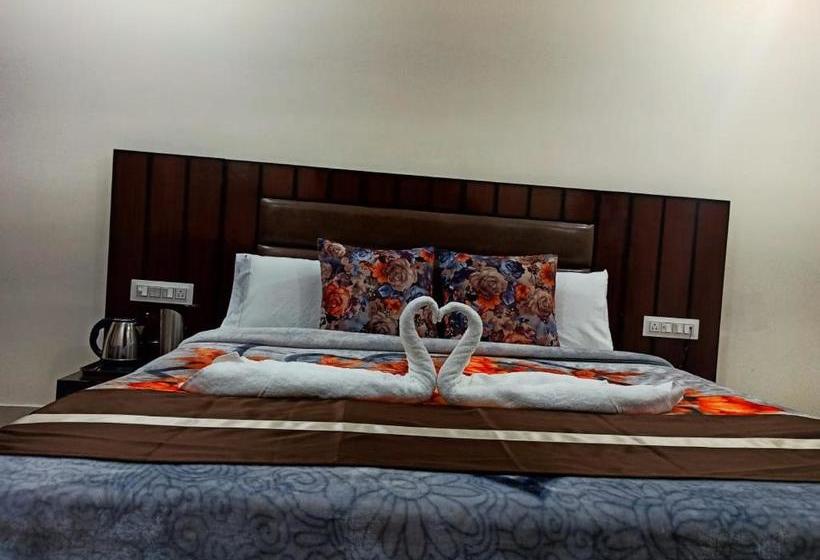 בית מלון כפרי Red Coral