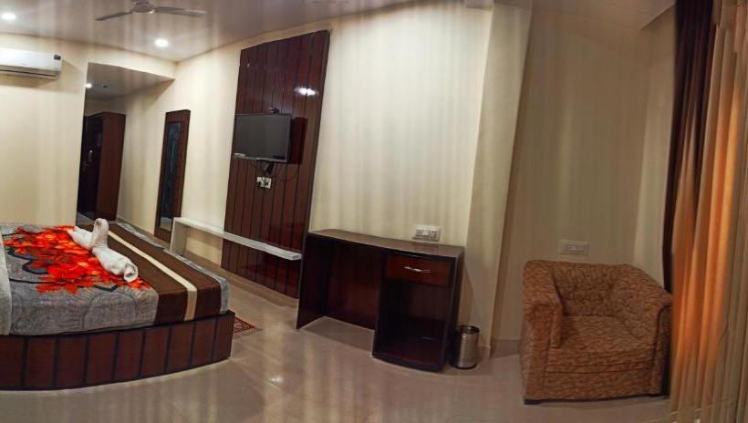 בית מלון כפרי Red Coral