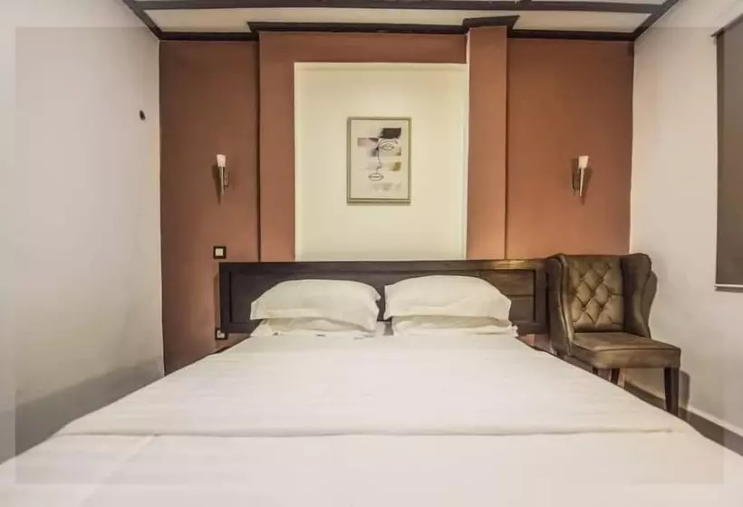 هتل Villa Des Roses