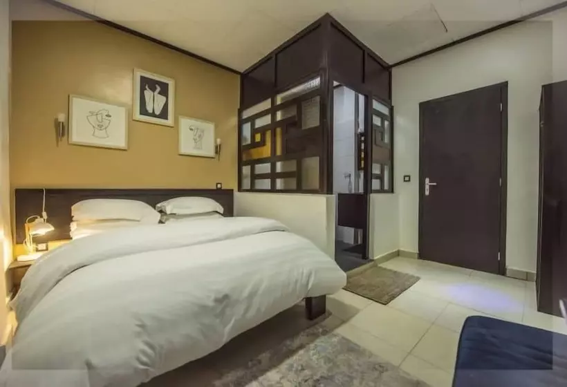 هتل Villa Des Roses