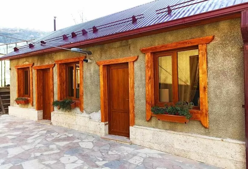 پانسیون Jermatun Guest House