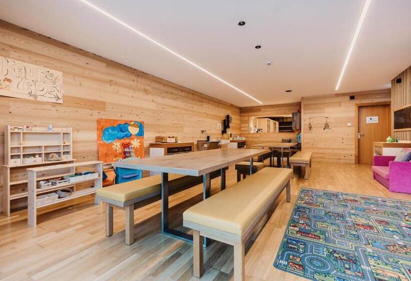 Hofgut Apartment & Lifestyle Resort Wagrain