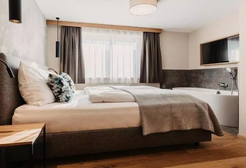 Hofgut Apartment & Lifestyle Resort Wagrain