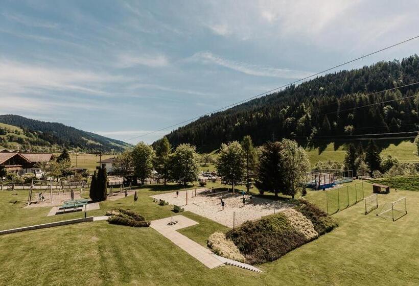 Hofgut Apartment & Lifestyle Resort Wagrain