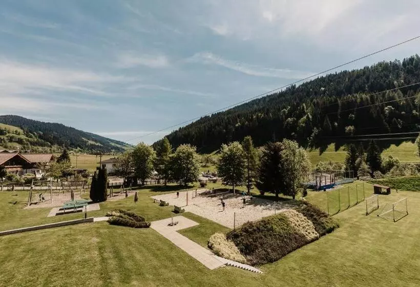 Hofgut Apartment & Lifestyle Resort Wagrain