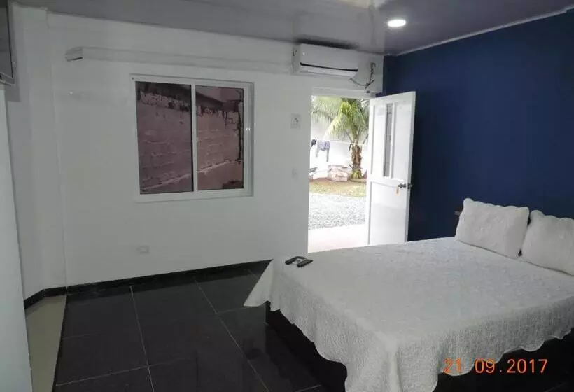 Retkeilymaja Villa Sarie Bay