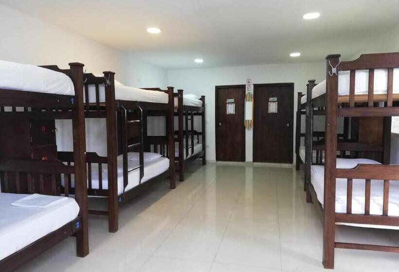 هاستل Villa Sarie Bay