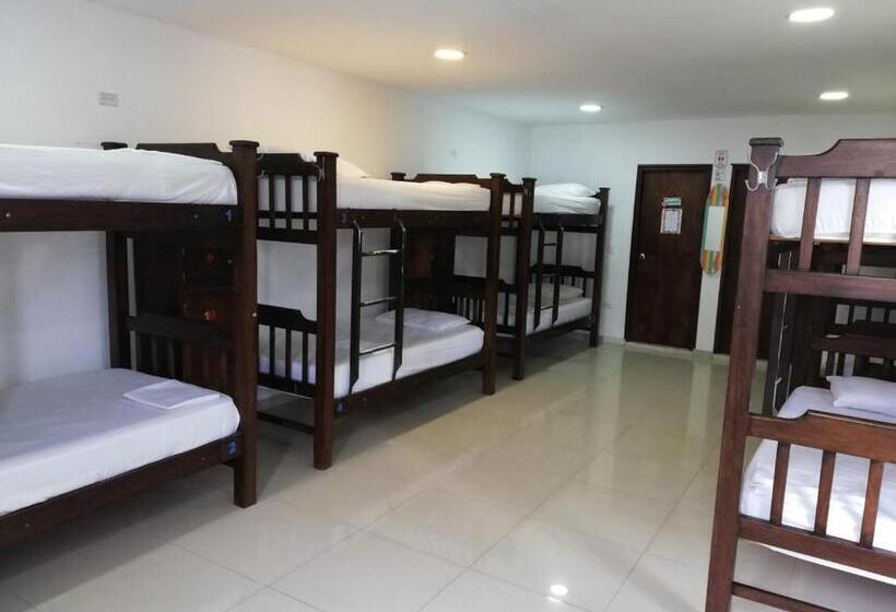 هاستل Villa Sarie Bay