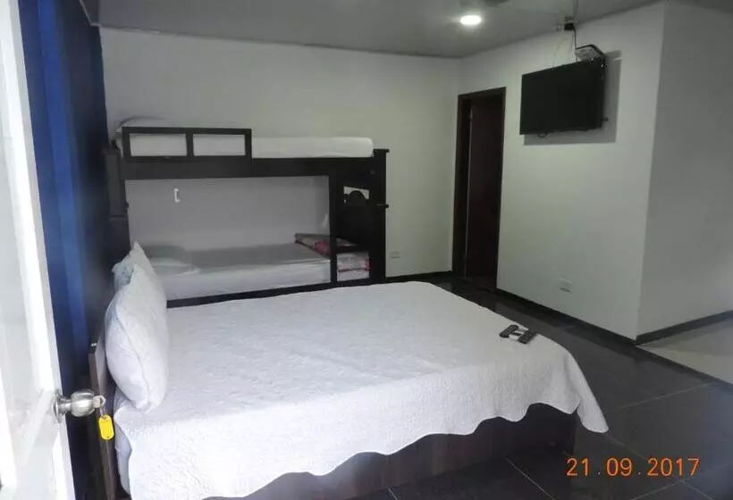 Retkeilymaja Villa Sarie Bay