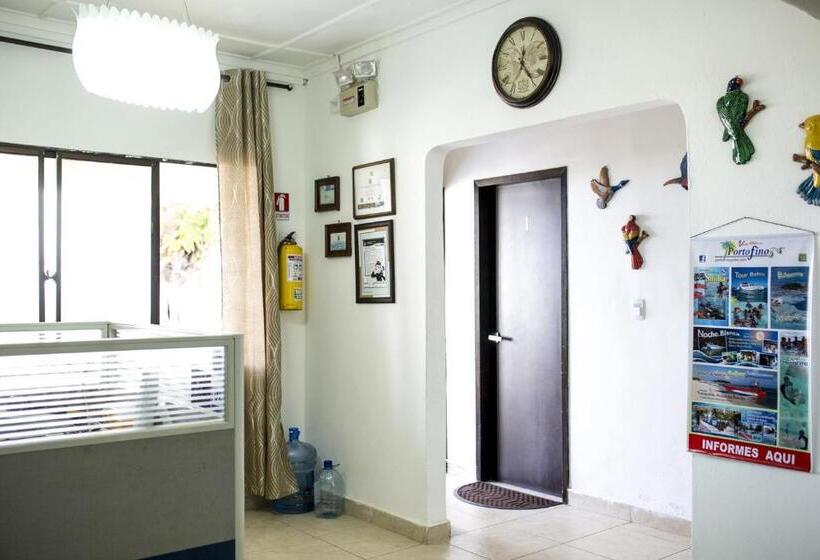 هاستل Villa Sarie Bay