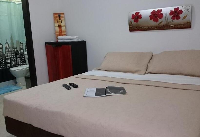 هاستل Villa Sarie Bay