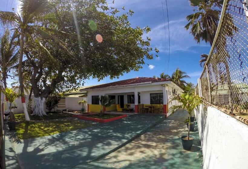 هاستل Villa Sarie Bay