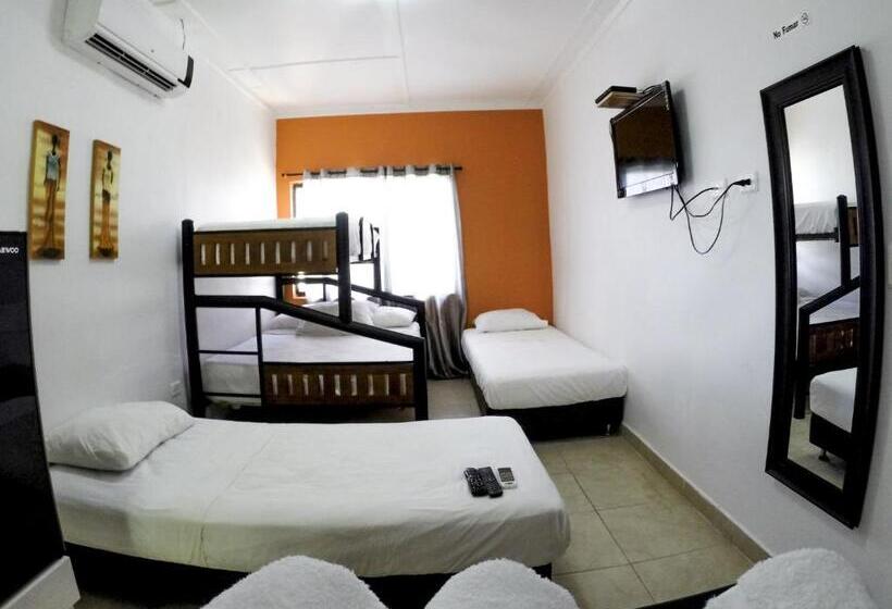 هاستل Villa Sarie Bay