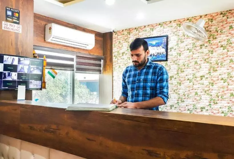 Hotelli Oyo 69763 Hisar Inn