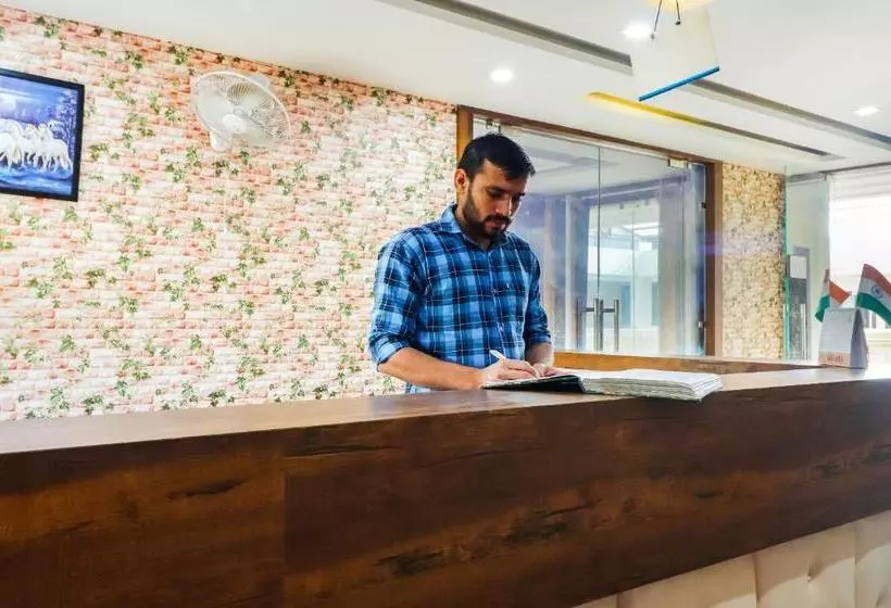 Hotelli Oyo 69763 Hisar Inn