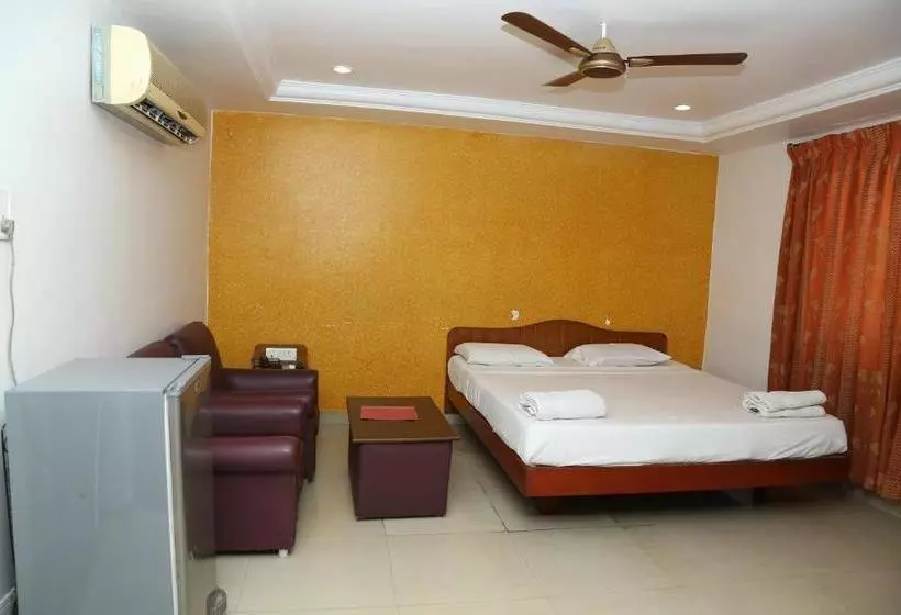 ホテル Sri Srinivasar Residency