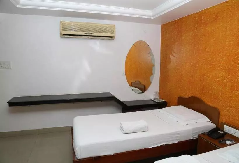 ホテル Sri Srinivasar Residency