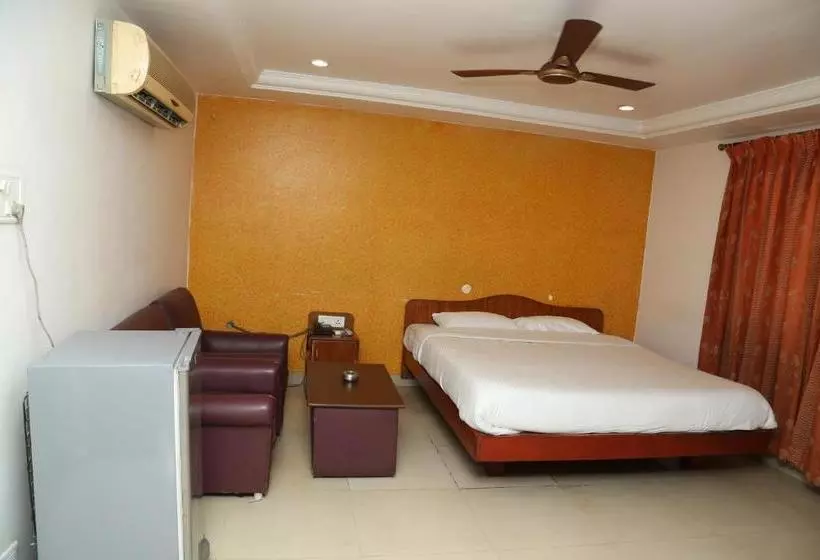 ホテル Sri Srinivasar Residency