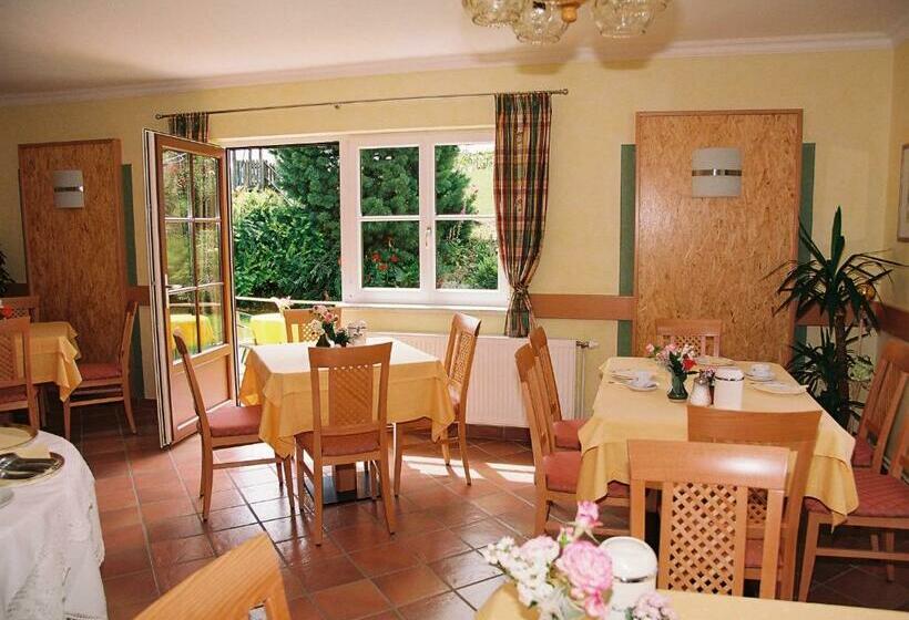 بنسيون Weingut Lambauer