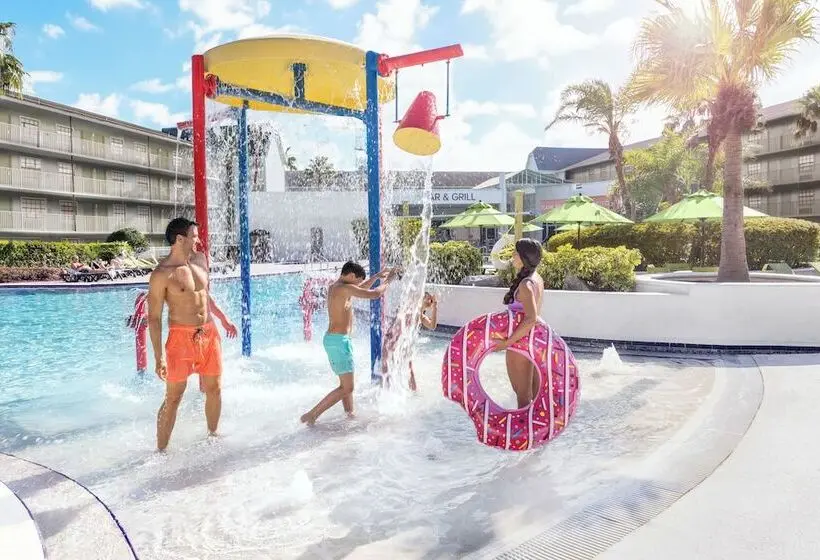 هتل Avanti International Resort