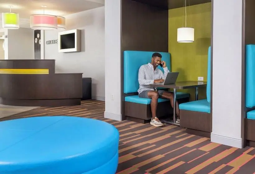هتل Avanti International Resort