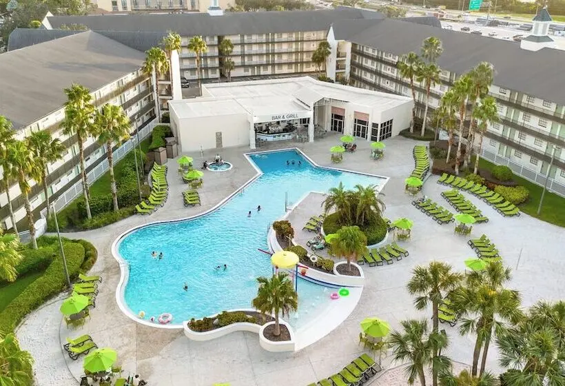 هتل Avanti International Resort
