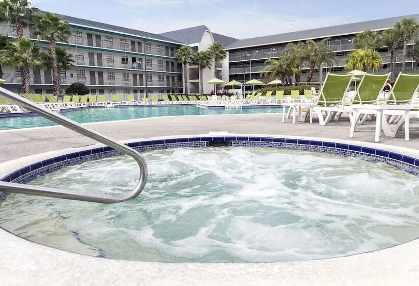هتل Avanti International Resort